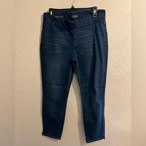NYDJ size 6 pull on jeans